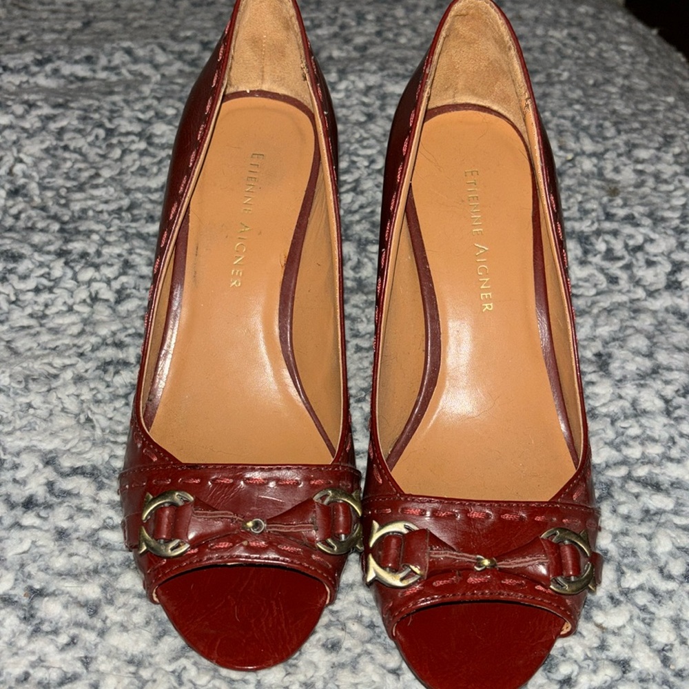 Ladies Etienne Aigner burgundy/cordovan color heels size 6M